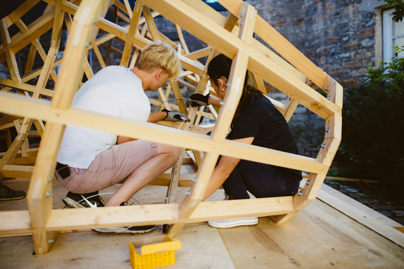 estonian-students-forest-megaphones-library-rooms-voru-county-designboom-55
