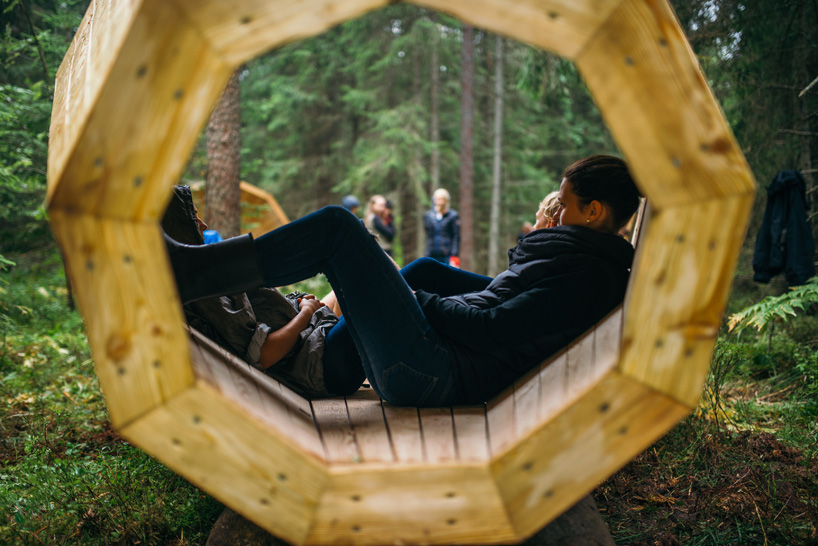 estonian-students-forest-megaphones-library-rooms-voru-county-designboom-60