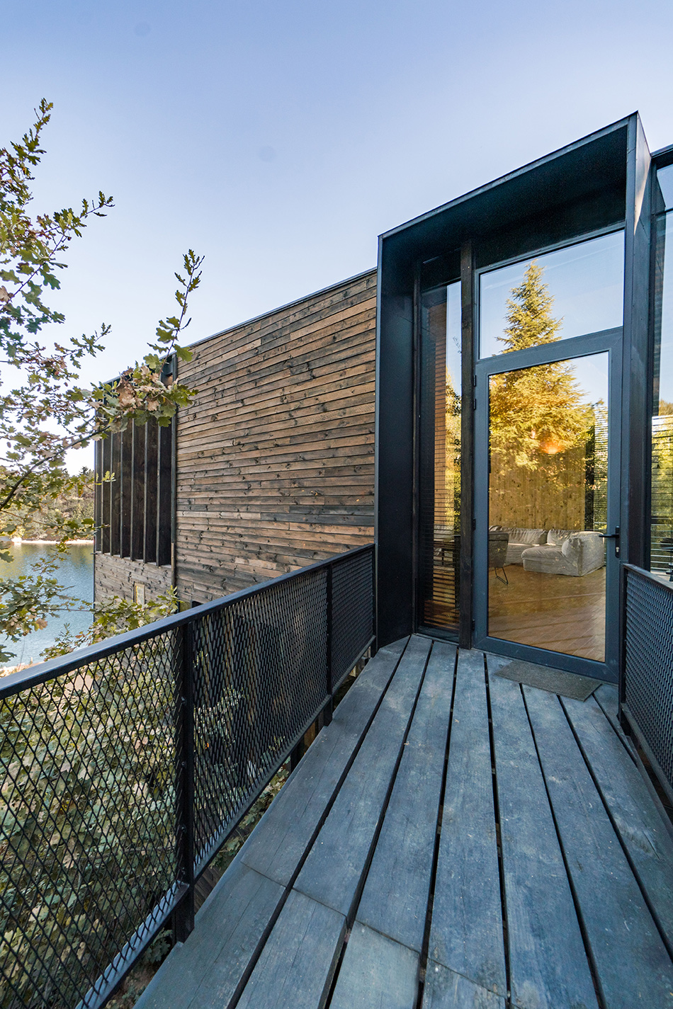 hsu-rudolphy slope house rapel lake chile designboom