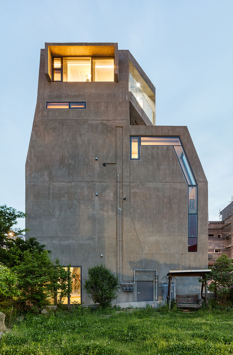 moon hoon busan times owl house korea designboom