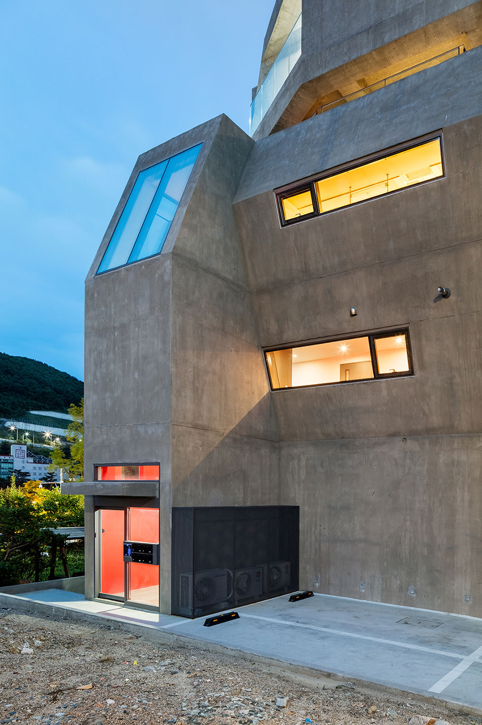 moon hoon busan times owl house korea designboom