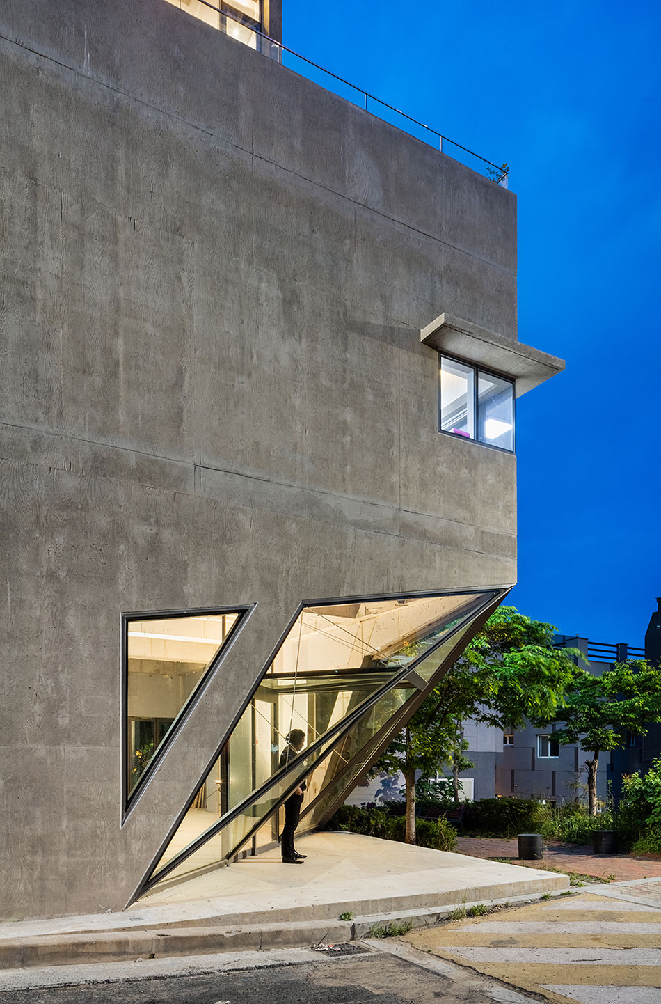 moon hoon busan times owl house korea designboom