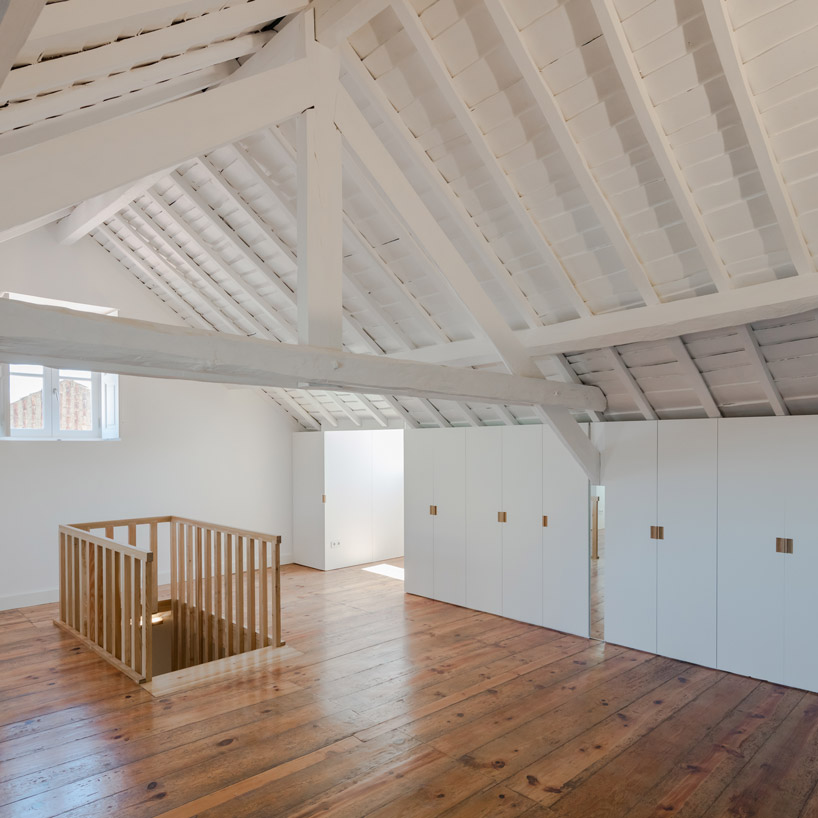 nelson-resende-house-renovation-ovar-designboom-10