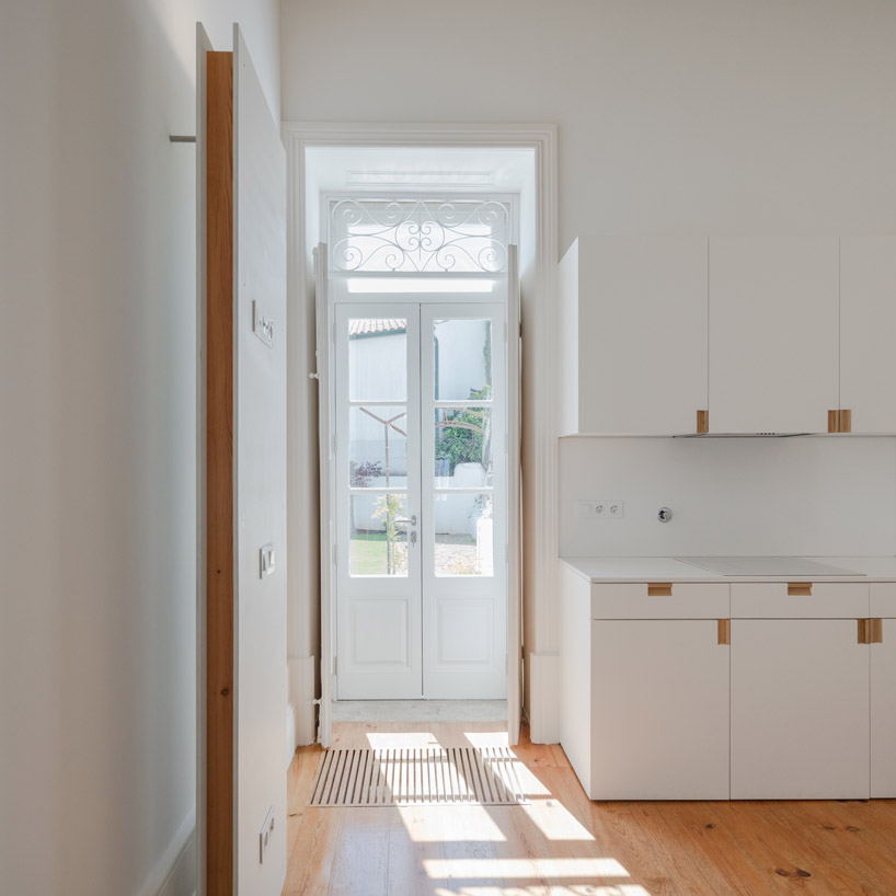nelson-resende-house-renovation-ovar-designboom-13