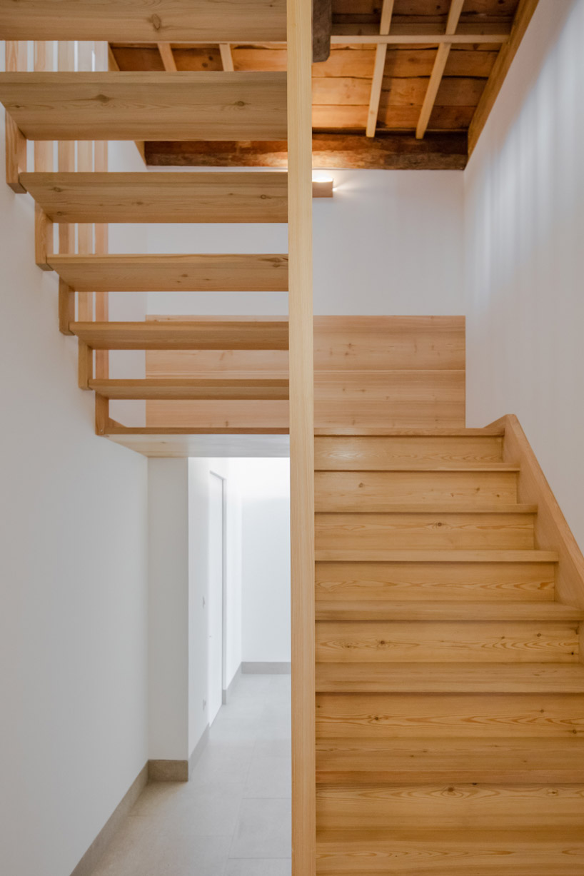 nelson-resende-house-renovation-ovar-designboom-7
