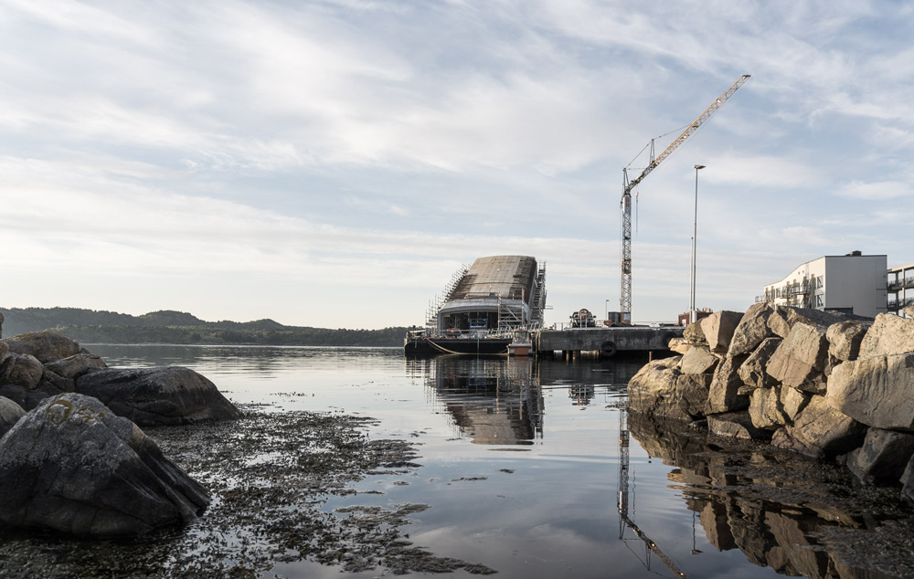 snohetta-underwater-restaurant-norway-under-designboom