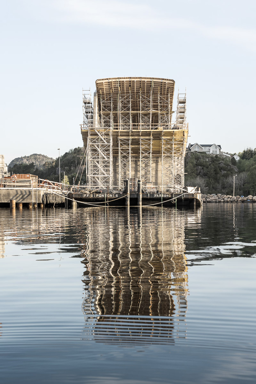 snohetta-underwater-restaurant-norway-under-designboom