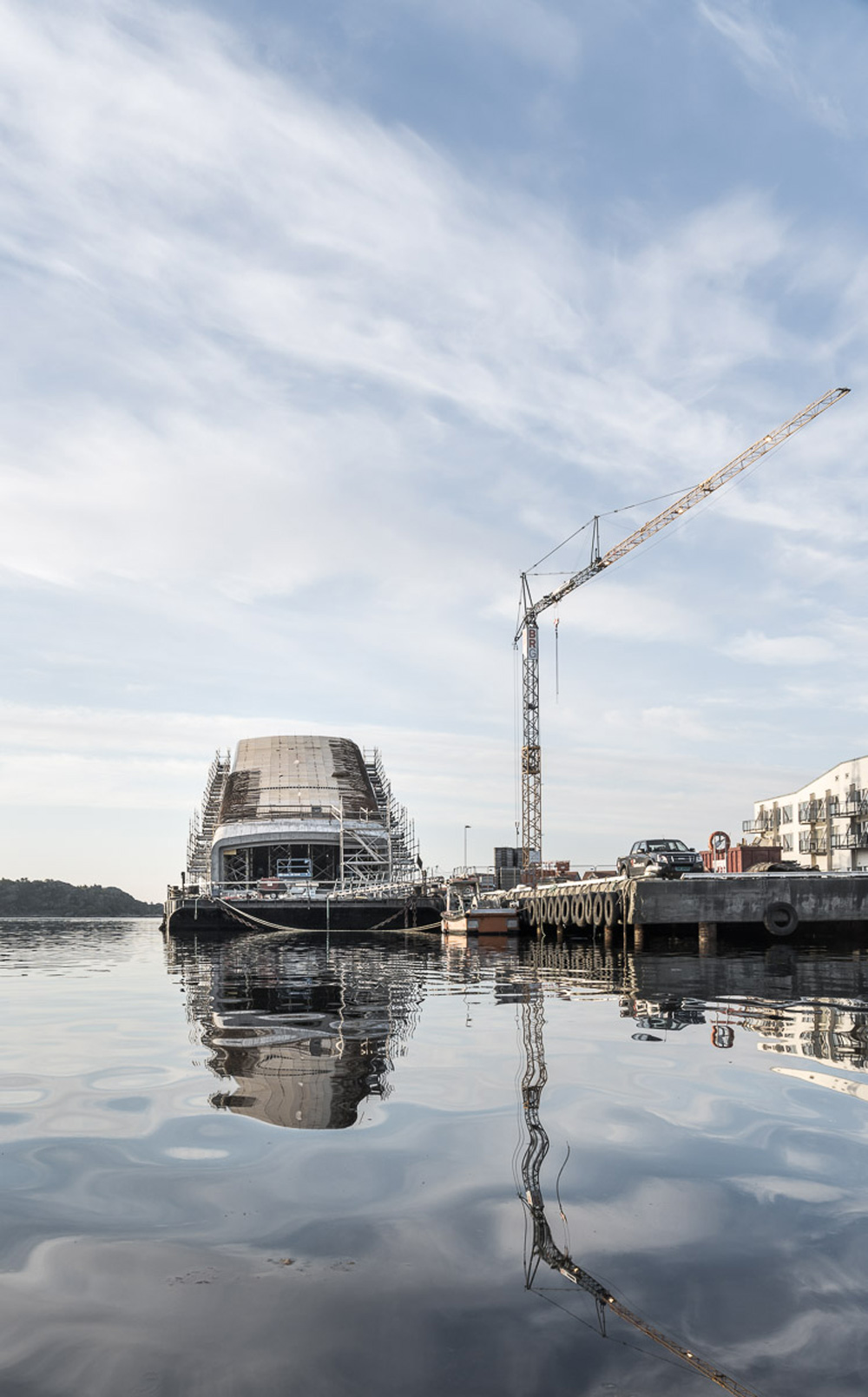 snohetta-underwater-restaurant-norway-under-designboom