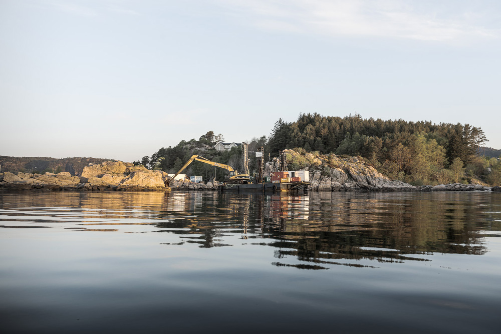 snohetta-underwater-restaurant-norway-under-designboom