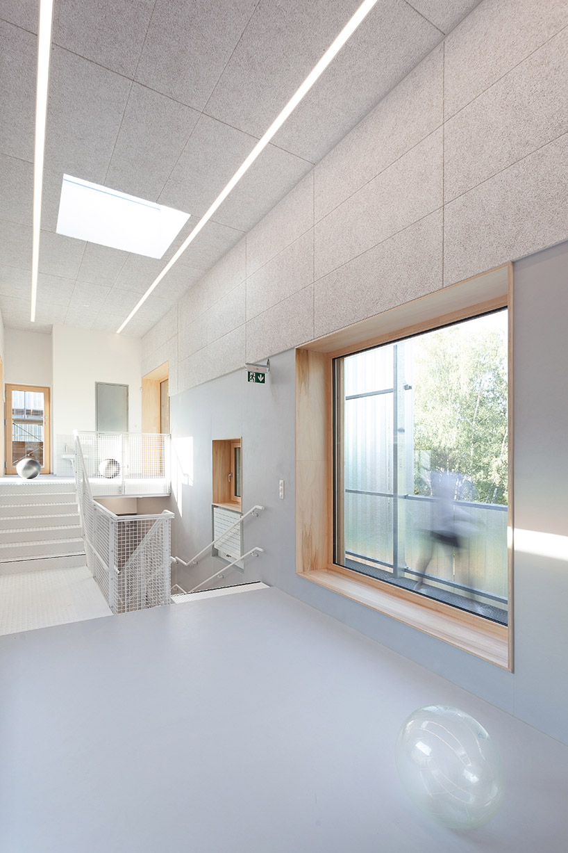 petr-stolin-transparent-kindergarten-glass-fiber-czech-republic-designboom-10