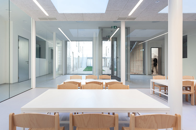 petr-stolin-transparent-kindergarten-glass-fiber-czech-republic-designboom-18