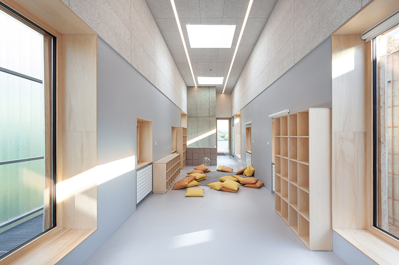 petr-stolin-transparent-kindergarten-glass-fiber-czech-republic-designboom-4