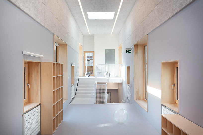 petr-stolin-transparent-kindergarten-glass-fiber-czech-republic-designboom-7