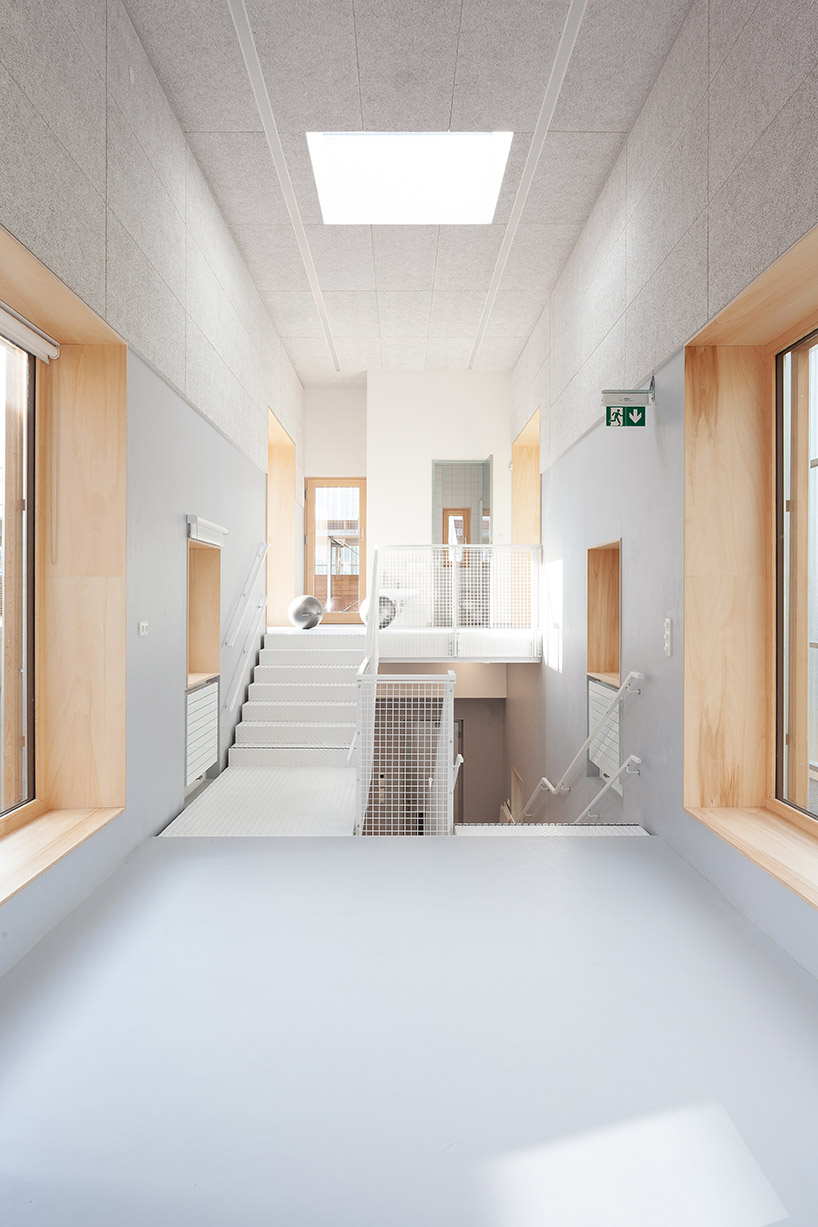 petr-stolin-transparent-kindergarten-glass-fiber-czech-republic-designboom