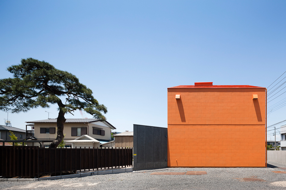 taku sakaushi OFDA associates orange pine gallery designboom