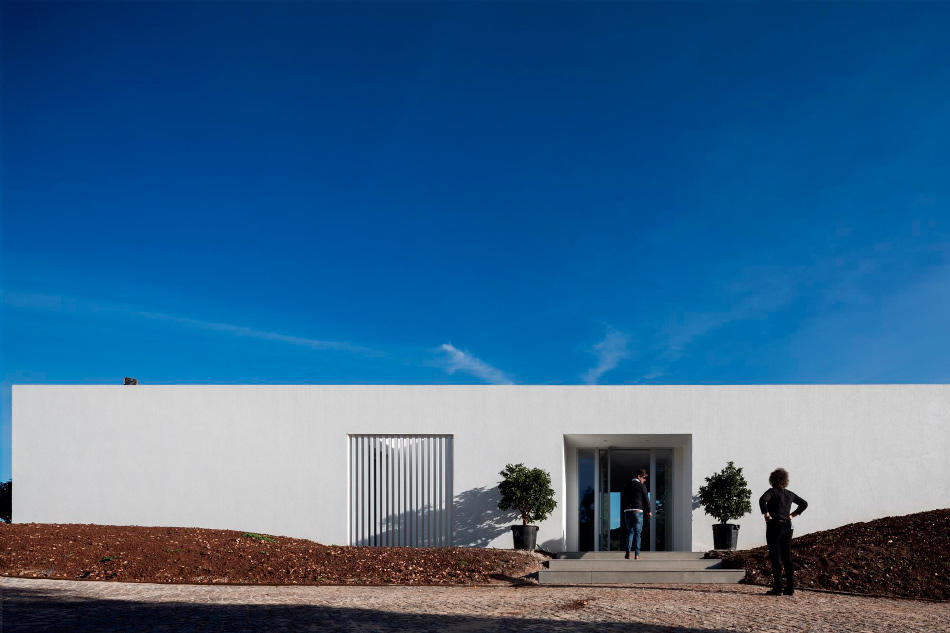 vitor vilhena casa messines house algarve portugal designboom