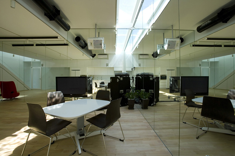 a.l.x-junichi-sampei-dancing-living-house-designboom-002