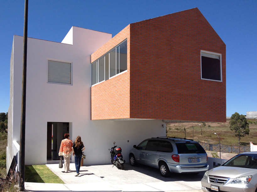 SPRB arquitectos UR house
