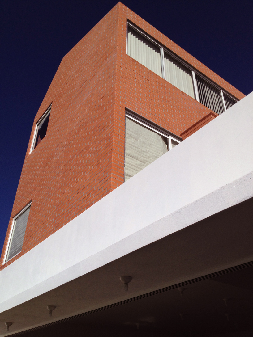 SPRB arquitectos UR house