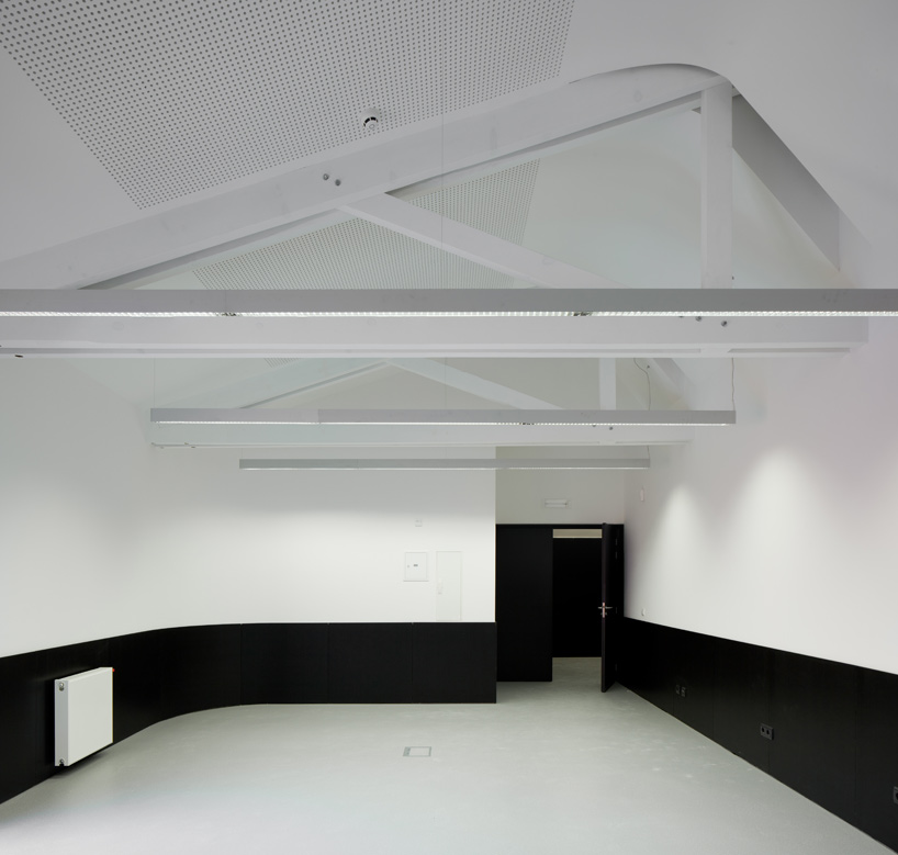 pitagoras arquitectos: center for advanced post graduate education - 13