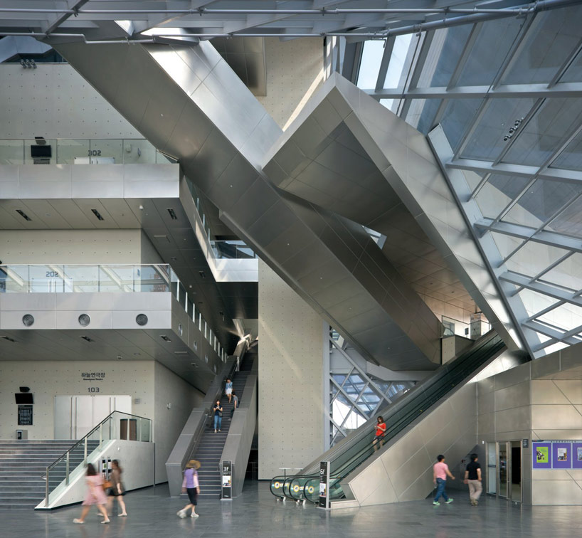 coop himmelb(l)au: busan cinema center - 9