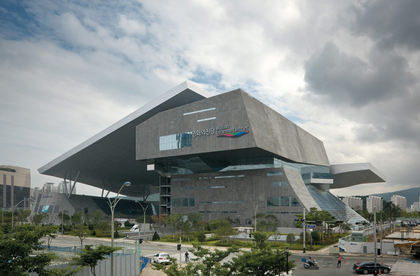 coop himmelb(l)au: busan cinema center - 12