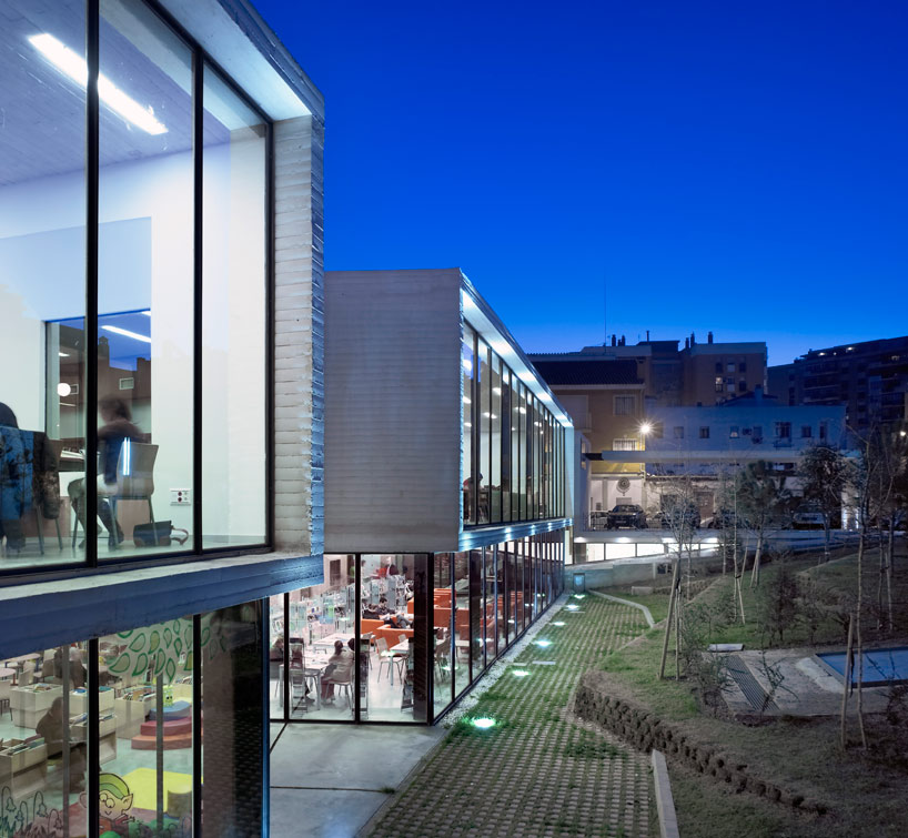 castroferro arquitectos elevated concrete library in malaga