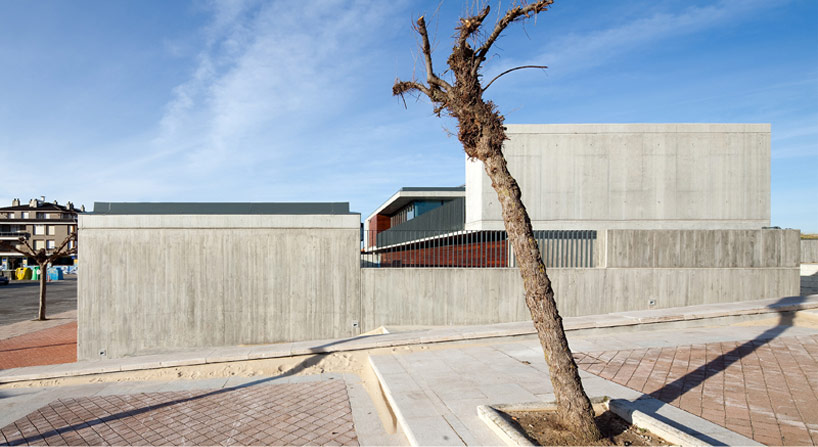 romero soto architects el centro de surf de somo designboom romero soto architects: el centro de surf de somo, spain - 3