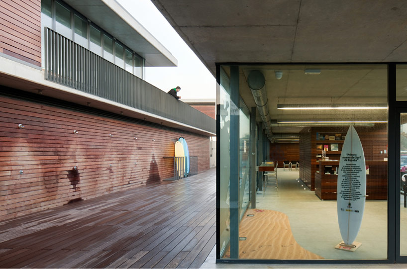 romero soto architects el centro de surf de somo designboom romero soto architects: el centro de surf de somo, spain - 6
