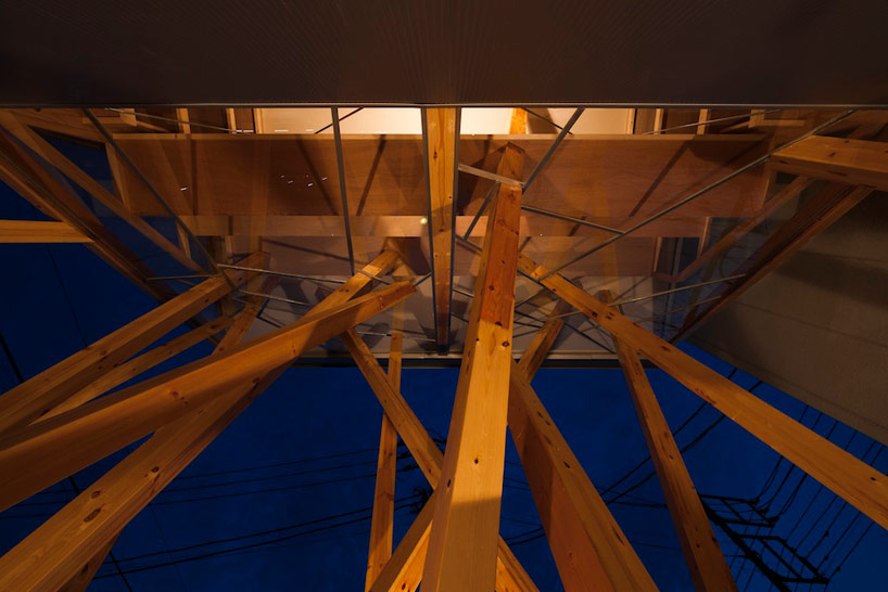 warehouse uses lively wood pillars to express brand identity