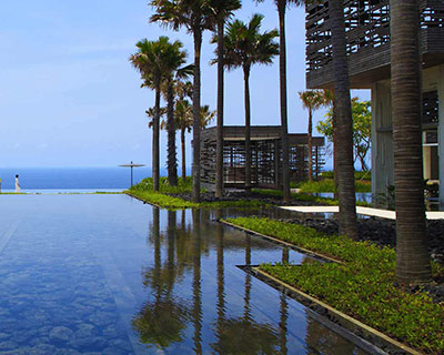 WOHA sculpts the balinese cliffs with alila villas
