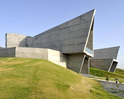 the courtyard house by sanjay puri architects