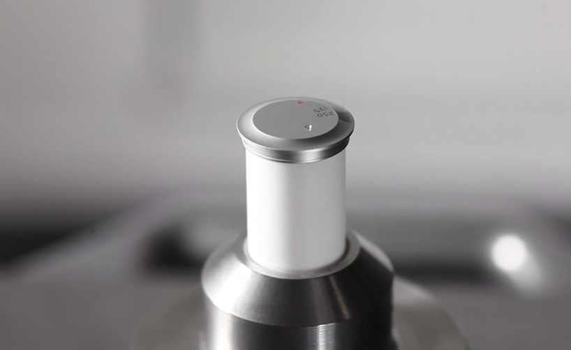 jonathan ive + marc newson discuss leica M camera for (RED) - 4
