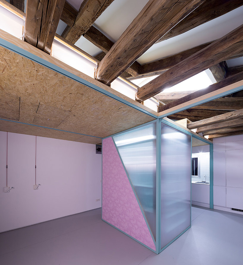 Small Attic Apartment in Madrid by Elii Architects