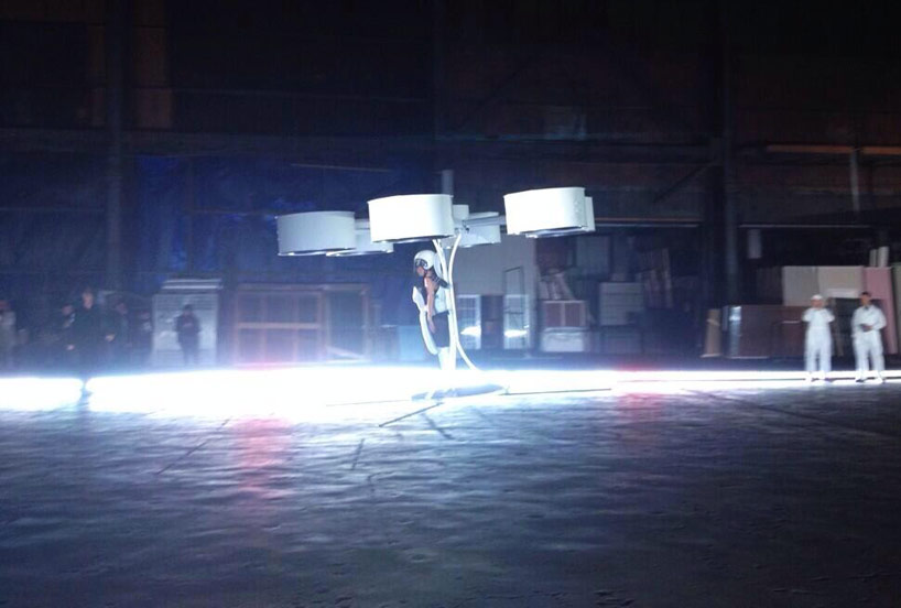 lady gaga reveals volantis flying transport dress lady gaga debuts volantis high-tech flying dress - 1