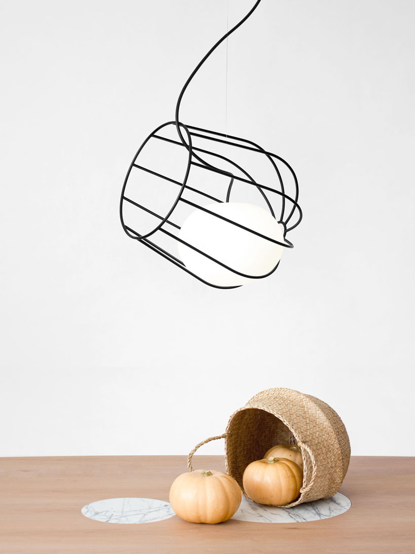 martin-azua-light-container-designboom02 martín azúa suspends dipping metallic basket in light container - 5