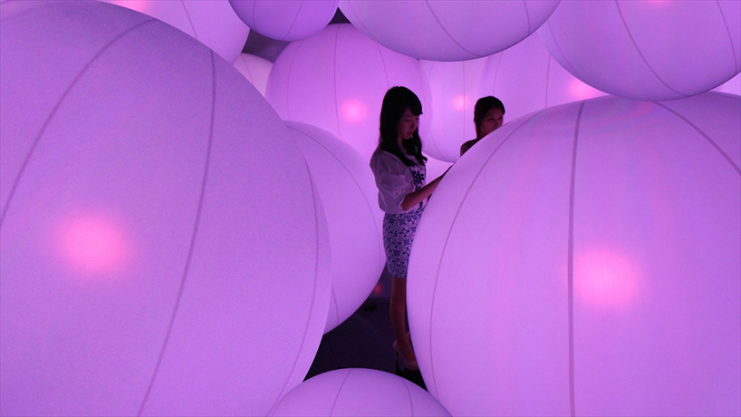 luminous colored spheres by team lab respond to human touch luminous colored spheres by teamlab respond to human touch - 3