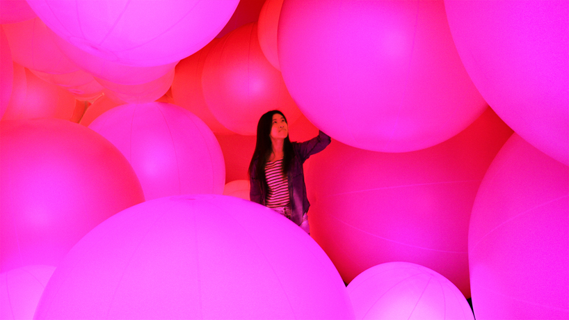luminous colored spheres by team lab respond to human touch luminous colored spheres by teamlab respond to human touch - 5