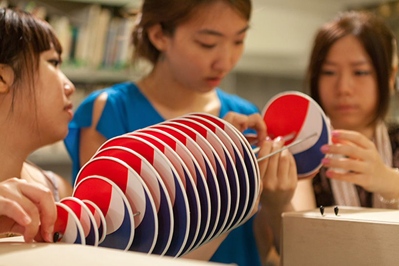 pentagram-designs-pepsi-gate-for-super-bowl-metlife-stadium-designboom-06
