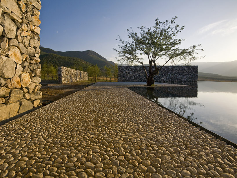 waterhouse_atelierlixiaodong_db_01 li xiaodong atelier creates a home in the water - 3