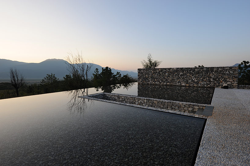 waterhouse_atelierlixiaodong_db_01 li xiaodong atelier creates a home in the water - 4