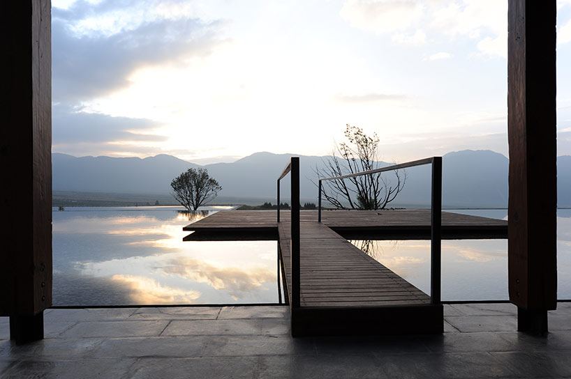 waterhouse_atelierlixiaodong_db_01 li xiaodong atelier creates a home in the water - 6