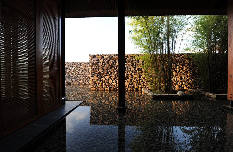 waterhouse_atelierlixiaodong_db_01 li xiaodong atelier creates a home in the water - 7