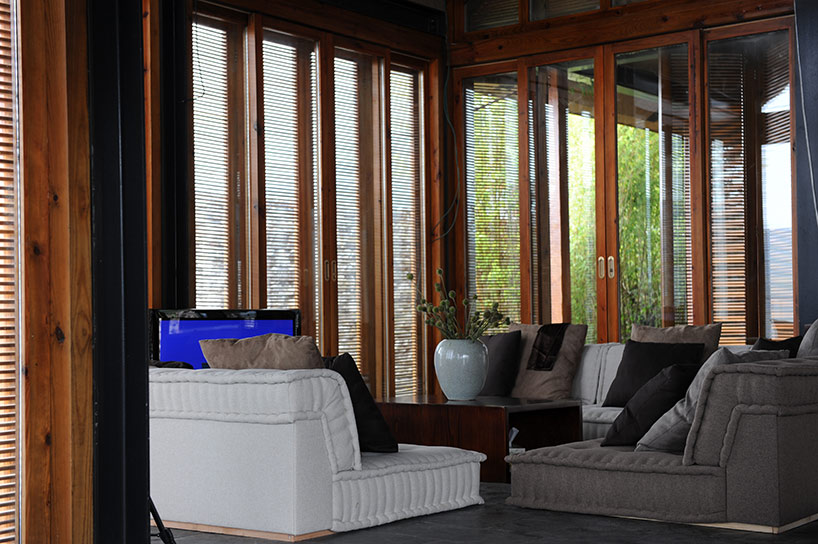waterhouse_atelierlixiaodong_db_01 li xiaodong atelier creates a home in the water - 8
