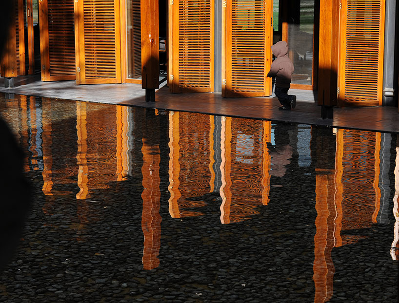 waterhouse_atelierlixiaodong_db_01 li xiaodong atelier creates a home in the water - 10