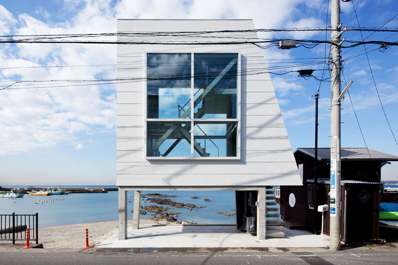 vast openings expose window house by yasutaka yoshimura