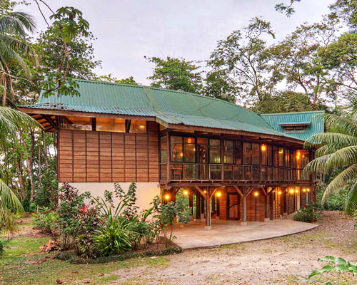 benjamin garcia saxe sets smith residence amid costa rican landscape