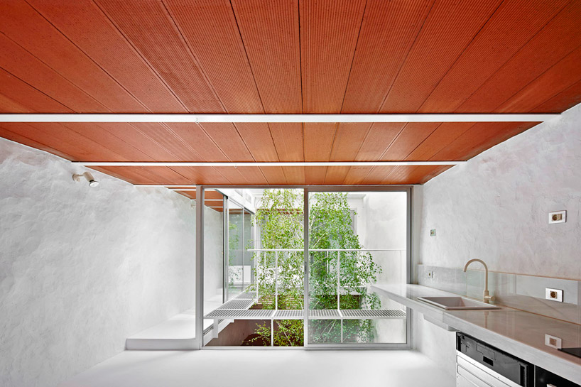 cevisama-arquitectura-g-casa-luz-tile-of-spain-awards-valencia-designboom-06