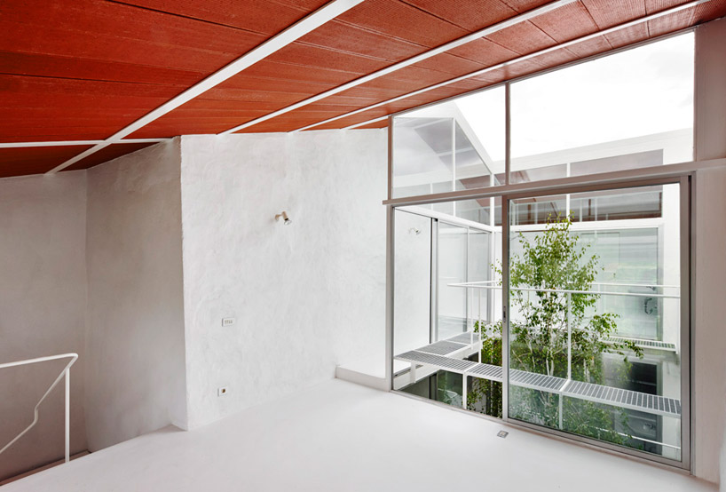 cevisama-arquitectura-g-casa-luz-tile-of-spain-awards-valencia-designboom-12