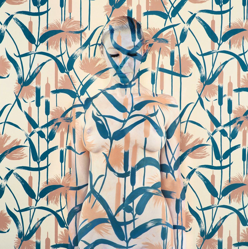 emma-hack-body-paint-designboom-06